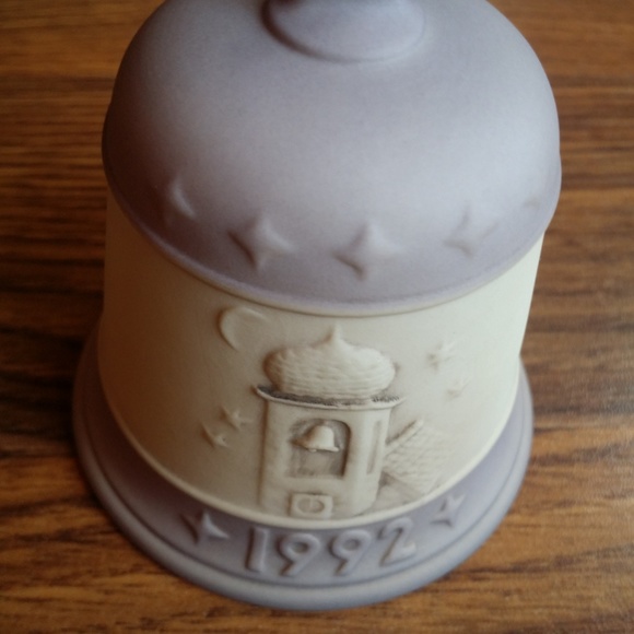 GOEBEL Christmas BELL 4th in Series MJ HUMMEL 778 - Picture 2 of 3